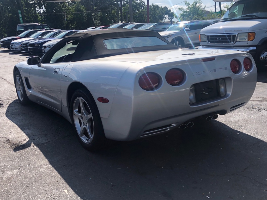 Photo 3 of this CHEVROLET CORVETTE