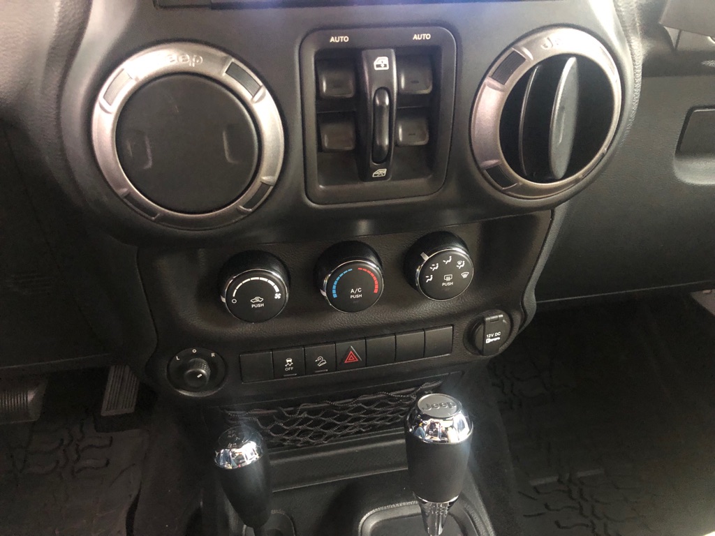 Photo 33 of this JEEP WRANGLER UNLIMI