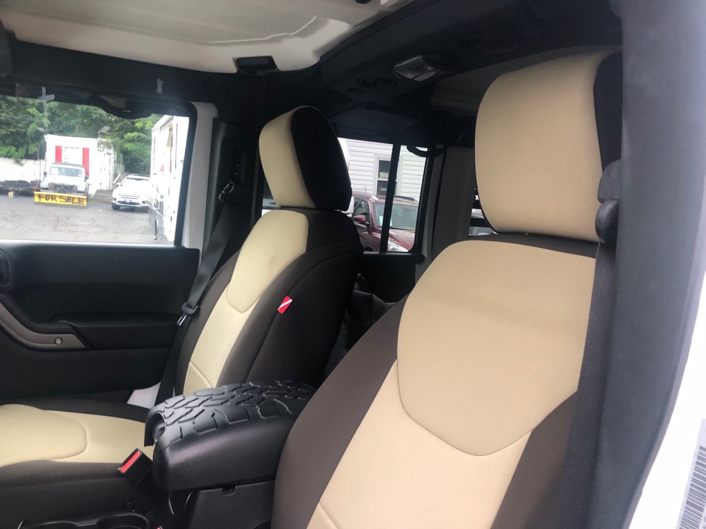 Photo 18 of this JEEP WRANGLER UNLIMI