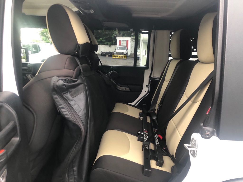 Photo 24 of this JEEP WRANGLER UNLIMI