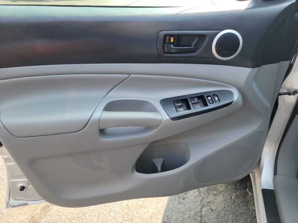 Photo 12 of this TOYOTA TACOMA