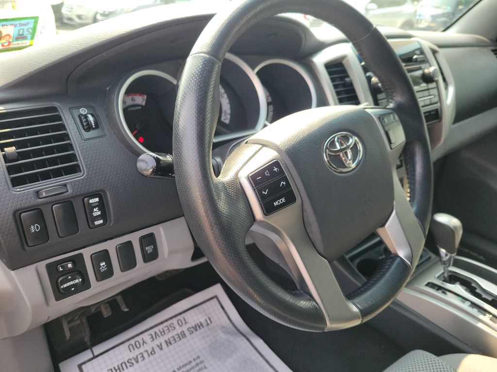 Photo 11 of this TOYOTA TACOMA