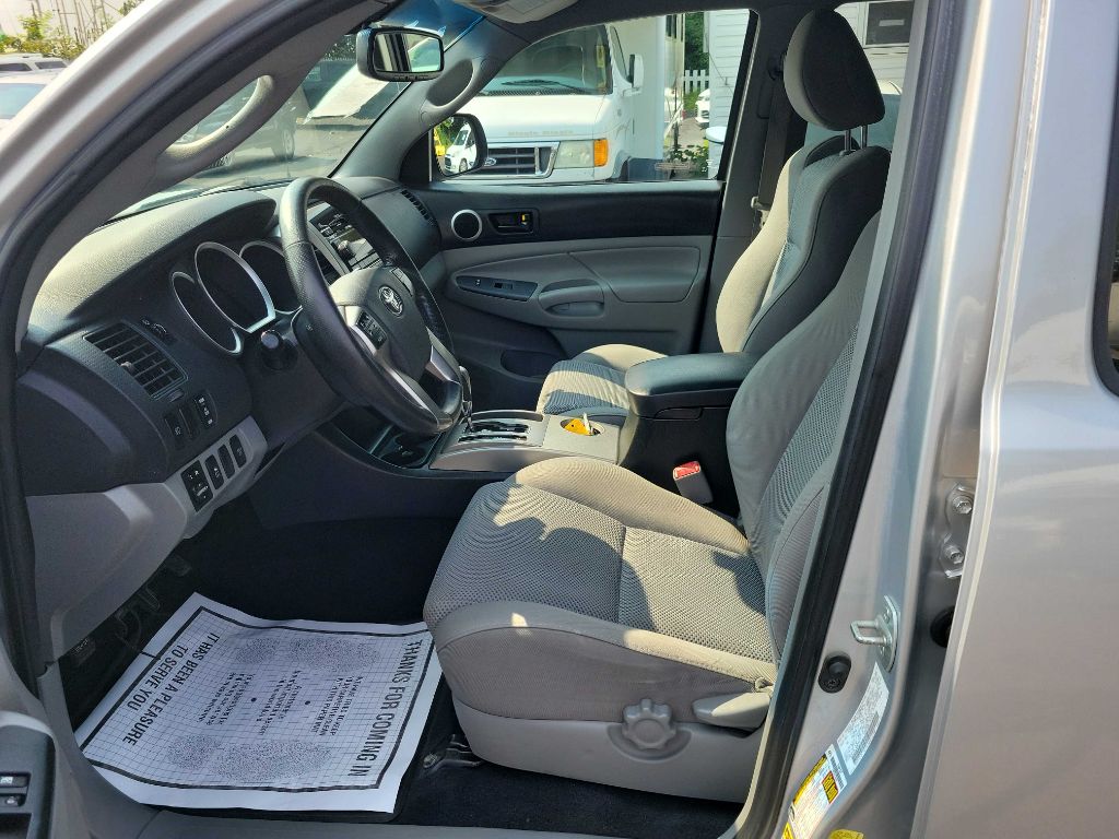 Photo 10 of this TOYOTA TACOMA