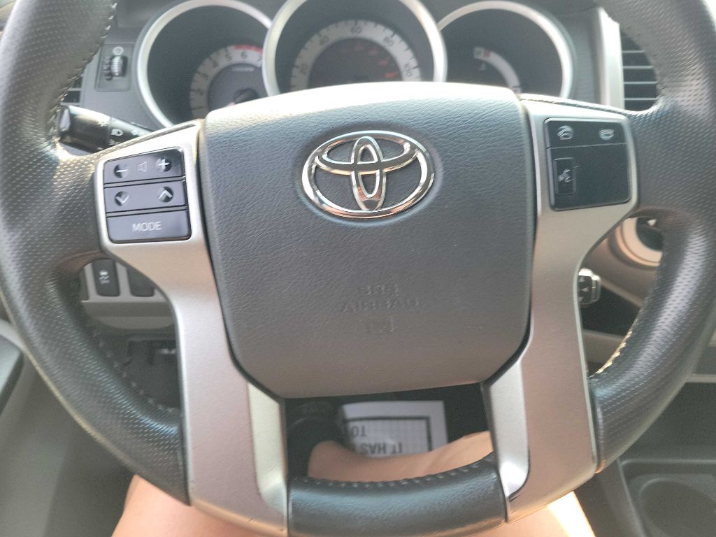 Photo 17 of this TOYOTA TACOMA