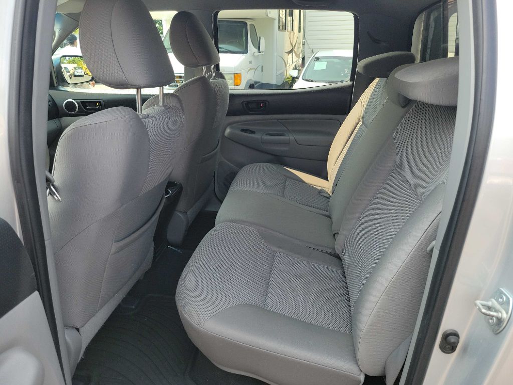 Photo 13 of this TOYOTA TACOMA