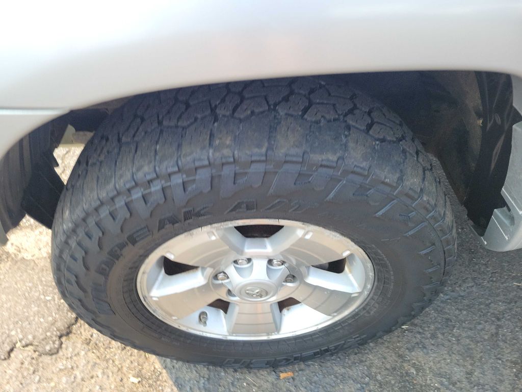 Photo 26 of this TOYOTA TACOMA