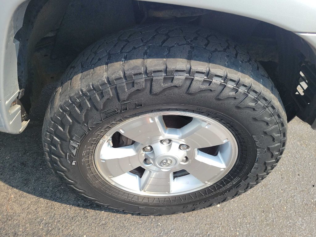 Photo 28 of this TOYOTA TACOMA