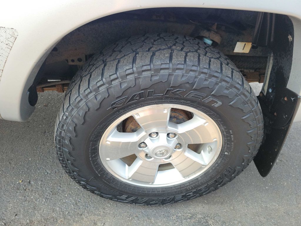 Photo 25 of this TOYOTA TACOMA