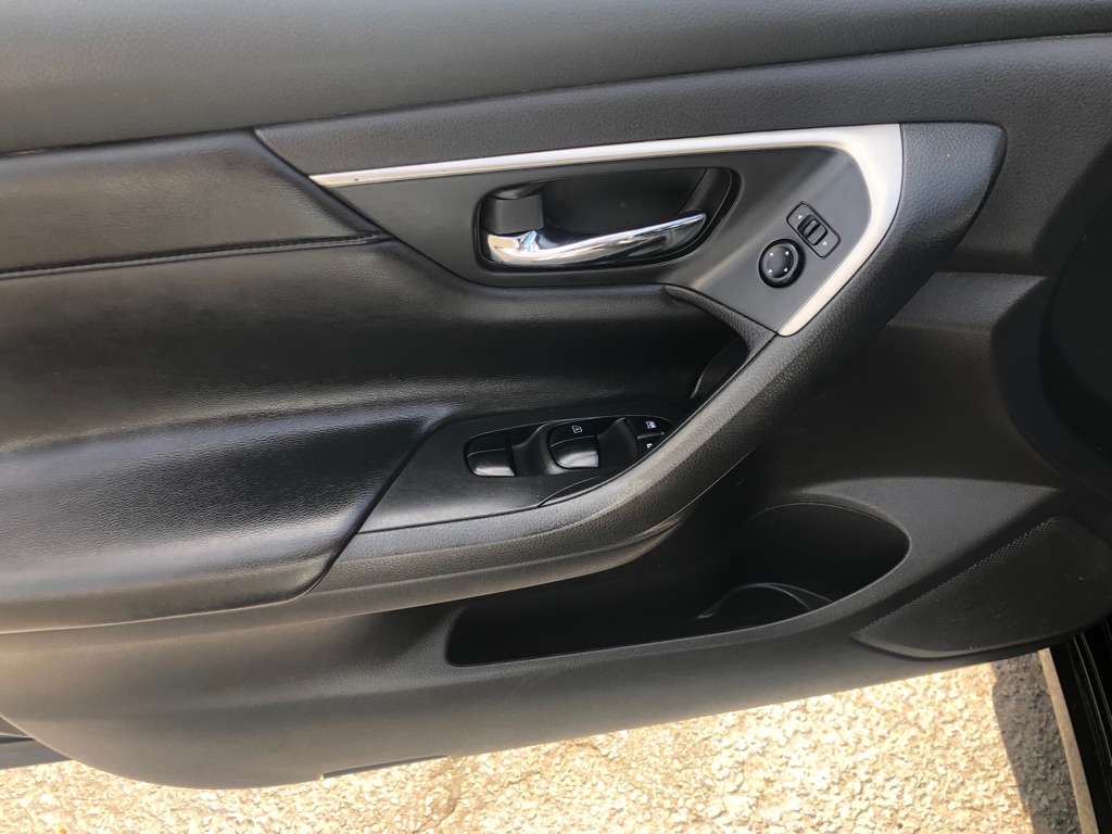 Photo 17 of this NISSAN ALTIMA