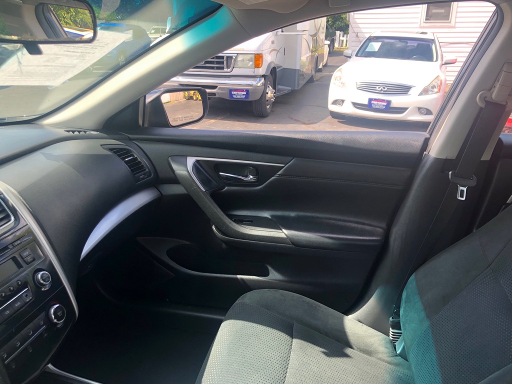 Photo 16 of this NISSAN ALTIMA