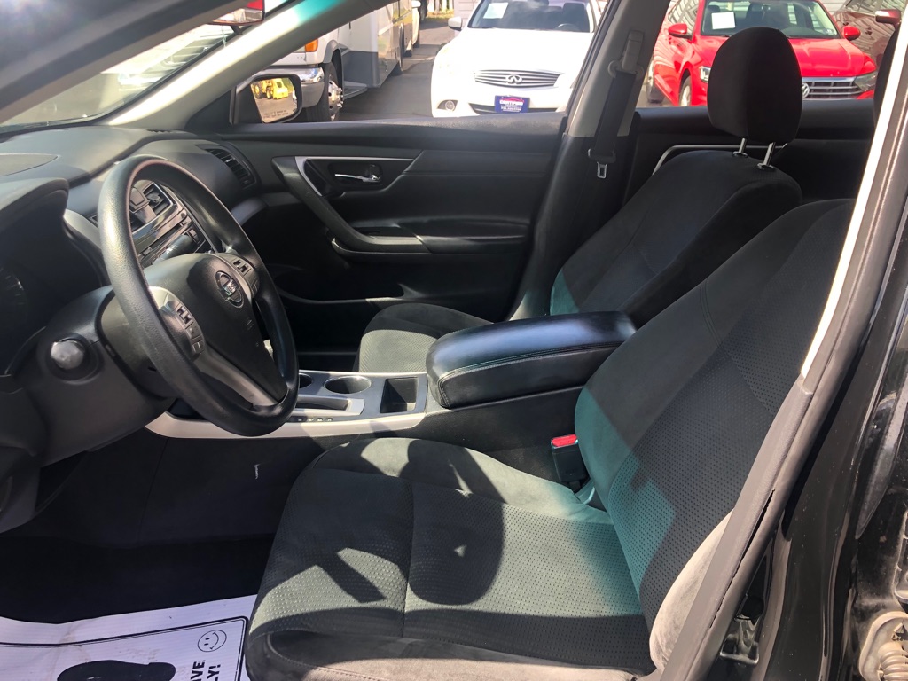 Photo 10 of this NISSAN ALTIMA