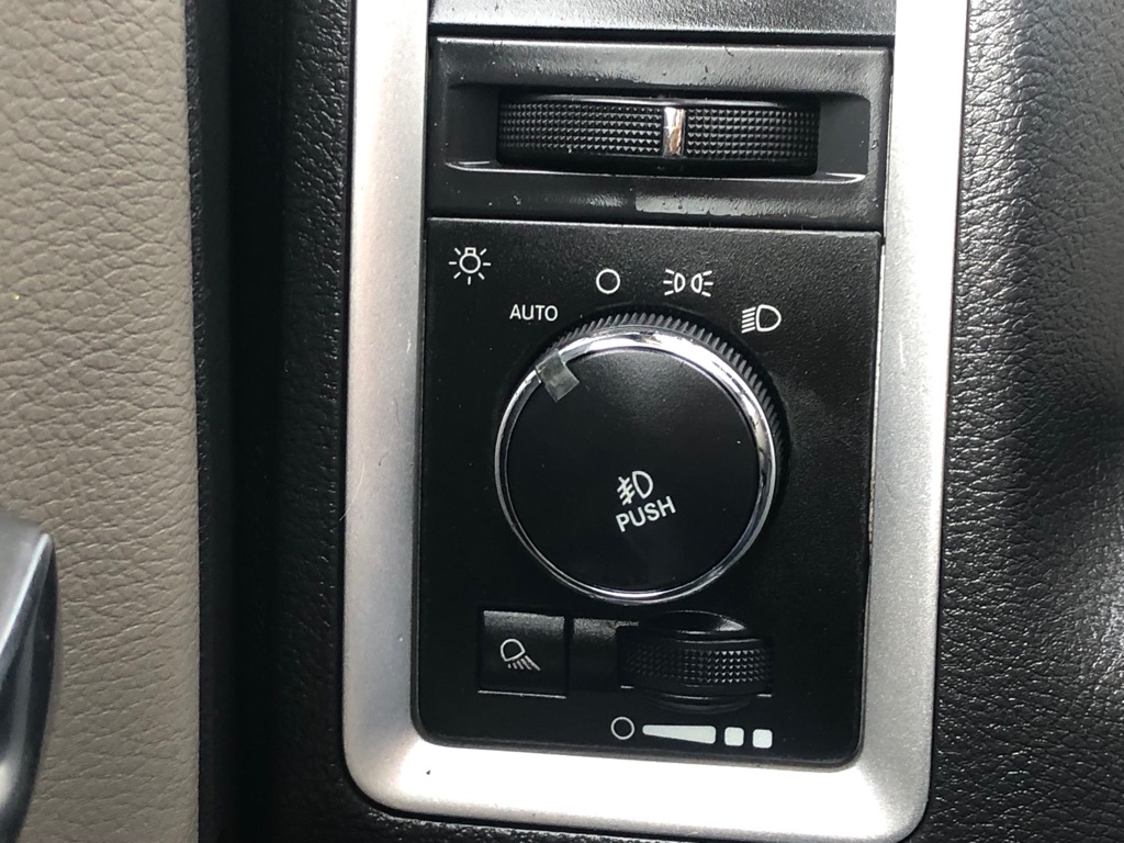 Photo 30 of this DODGE RAM 1500