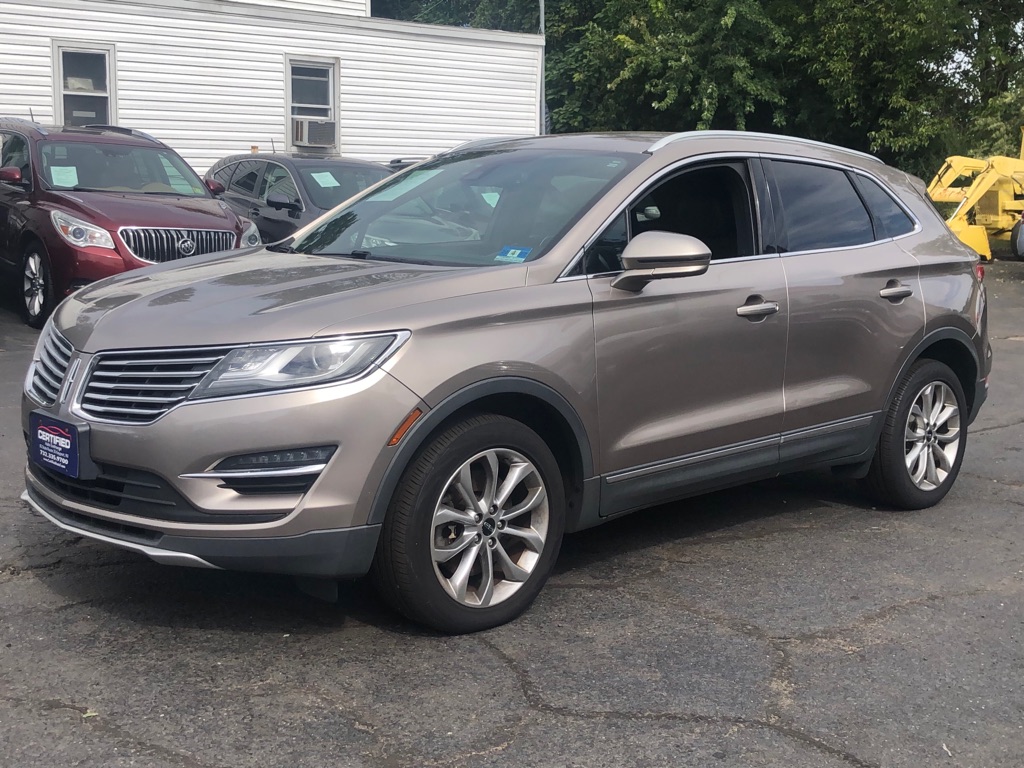 Photo 2 of this LINCOLN MKC