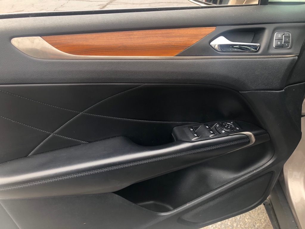Photo 16 of this LINCOLN MKC