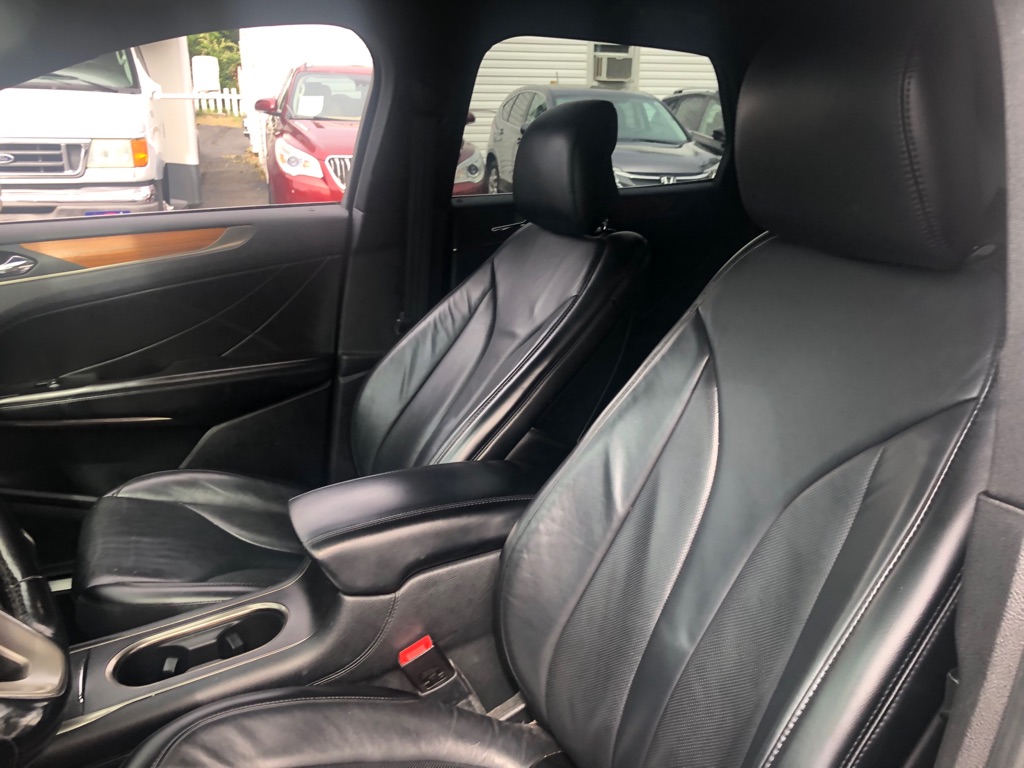 Photo 12 of this LINCOLN MKC