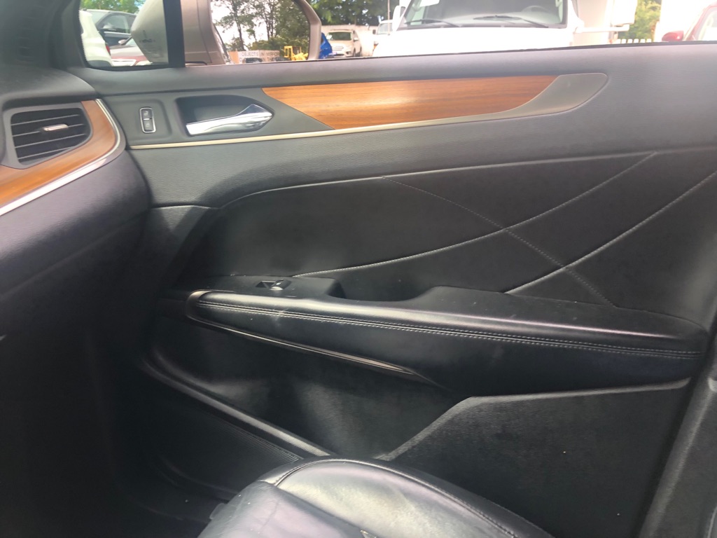 Photo 27 of this LINCOLN MKC