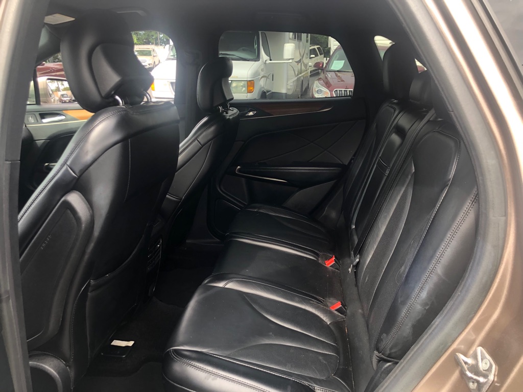 Photo 17 of this LINCOLN MKC
