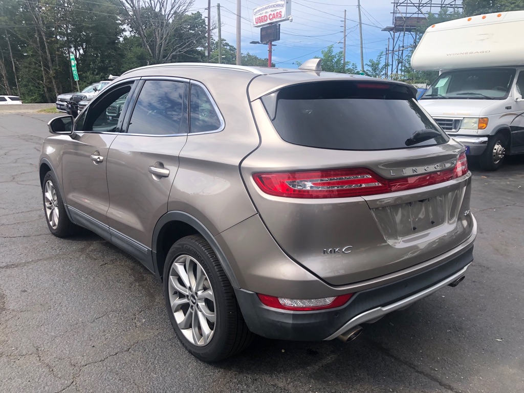 Photo 5 of this LINCOLN MKC