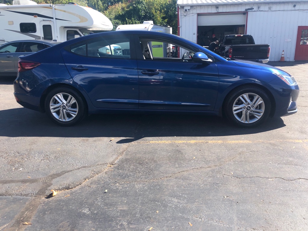 Photo 8 of this HYUNDAI ELANTRA