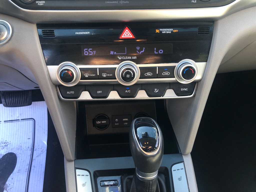 Photo 26 of this HYUNDAI ELANTRA
