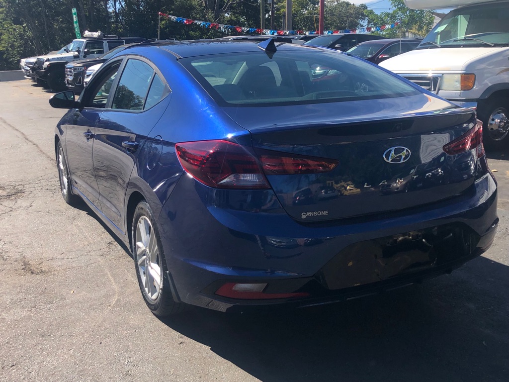 Photo 4 of this HYUNDAI ELANTRA
