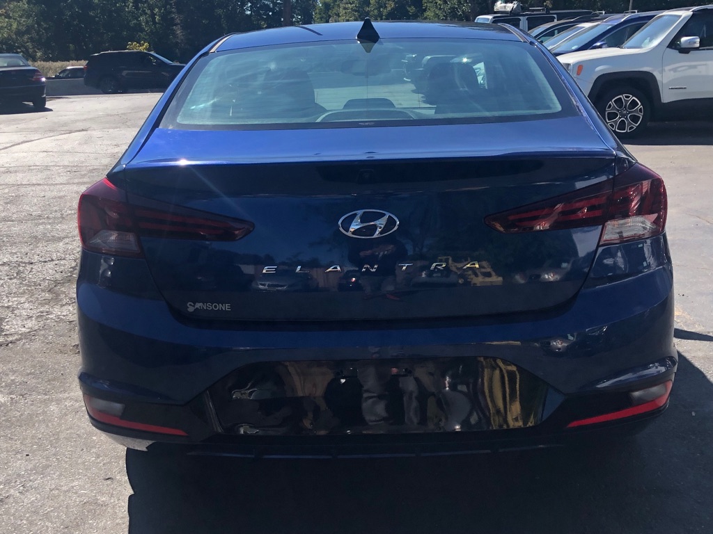 Photo 5 of this HYUNDAI ELANTRA