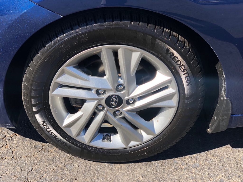 Photo 11 of this HYUNDAI ELANTRA