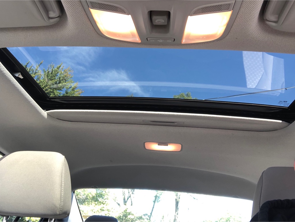 Photo 30 of this HYUNDAI ELANTRA
