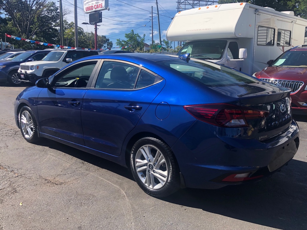 Photo 3 of this HYUNDAI ELANTRA