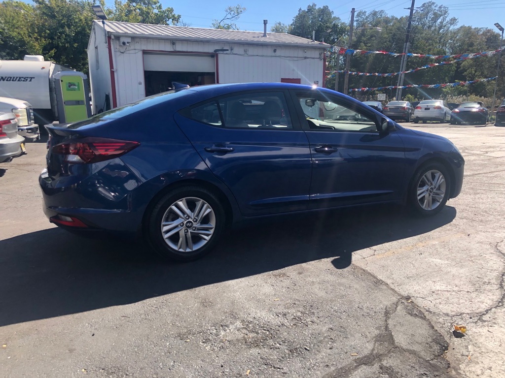 Photo 7 of this HYUNDAI ELANTRA