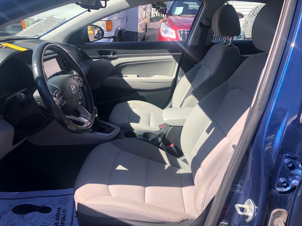 Photo 24 of this HYUNDAI ELANTRA
