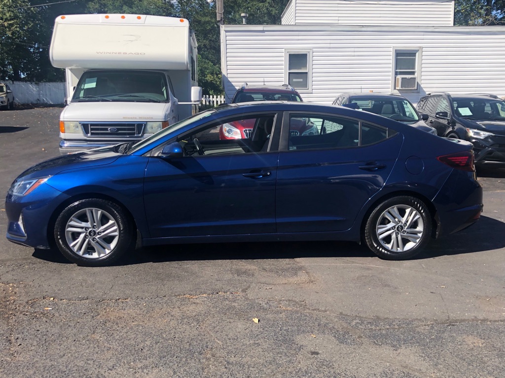 Photo 2 of this HYUNDAI ELANTRA