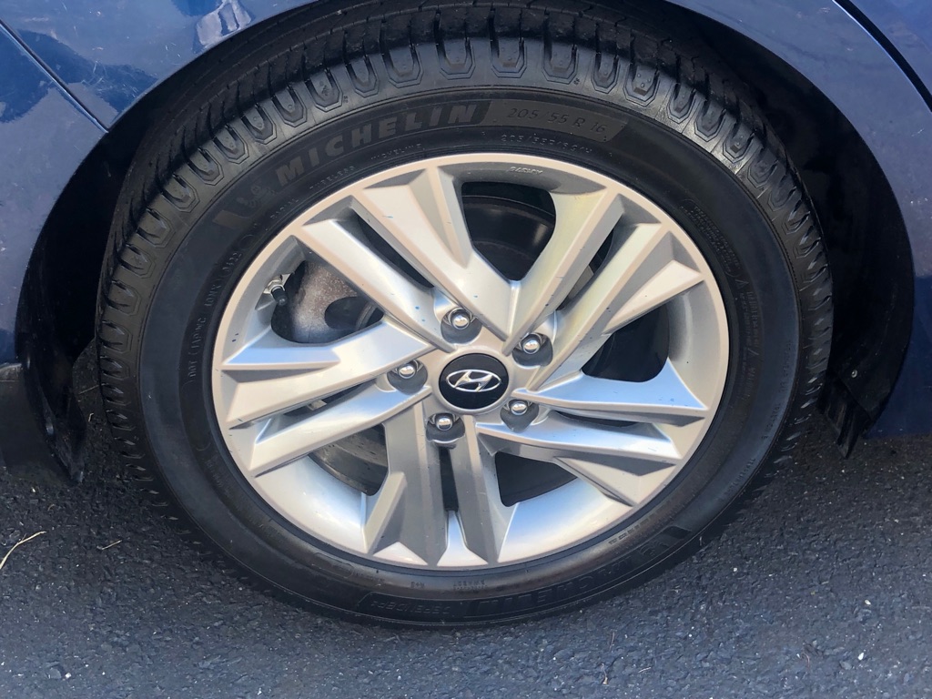 Photo 13 of this HYUNDAI ELANTRA