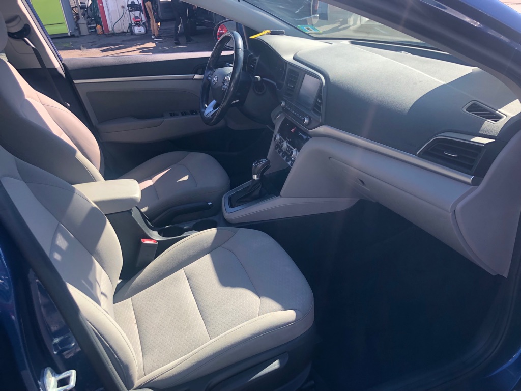 Photo 15 of this HYUNDAI ELANTRA