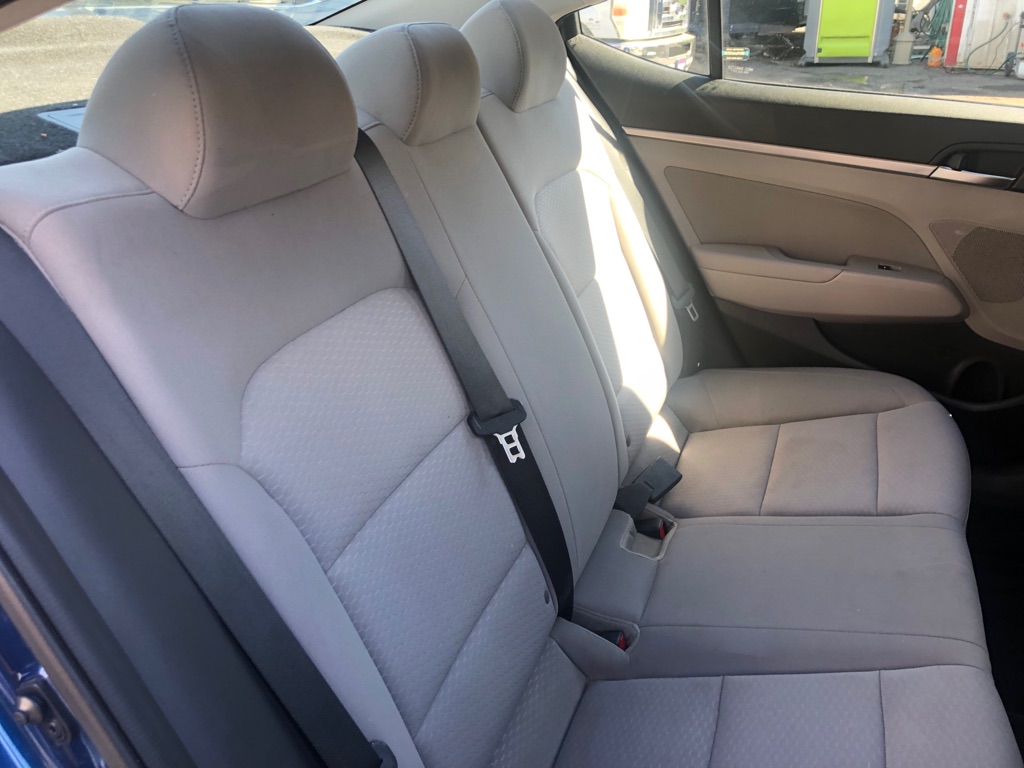 Photo 23 of this HYUNDAI ELANTRA