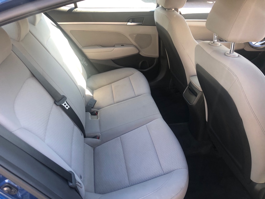 Photo 22 of this HYUNDAI ELANTRA