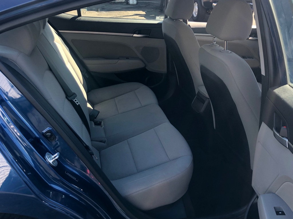 Photo 20 of this HYUNDAI ELANTRA