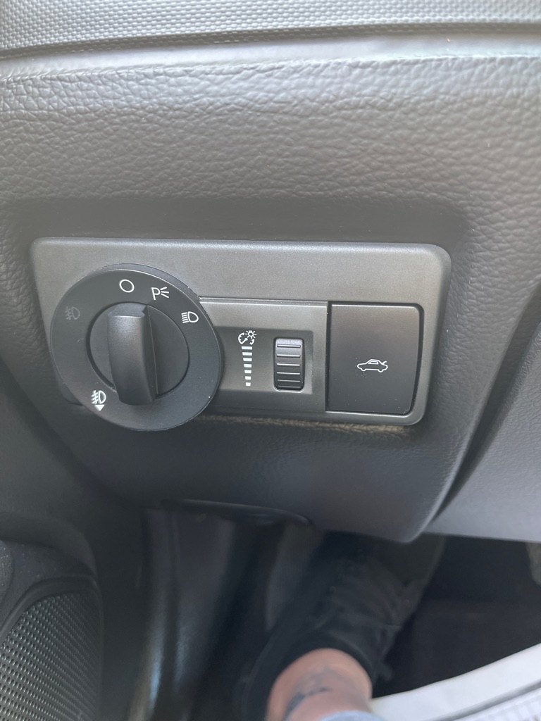 Photo 22 of this FORD FUSION