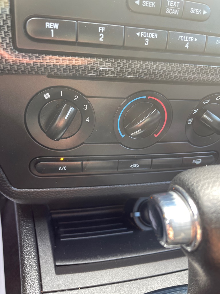 Photo 23 of this FORD FUSION
