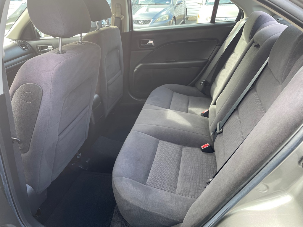 Photo 15 of this FORD FUSION