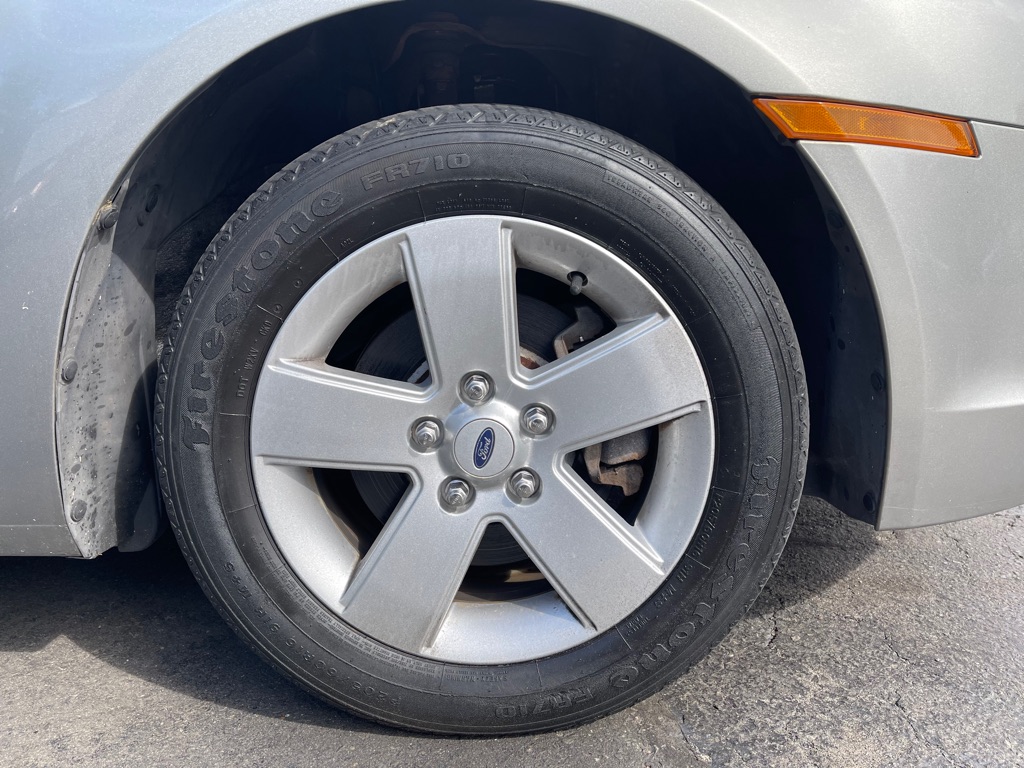 Photo 12 of this FORD FUSION