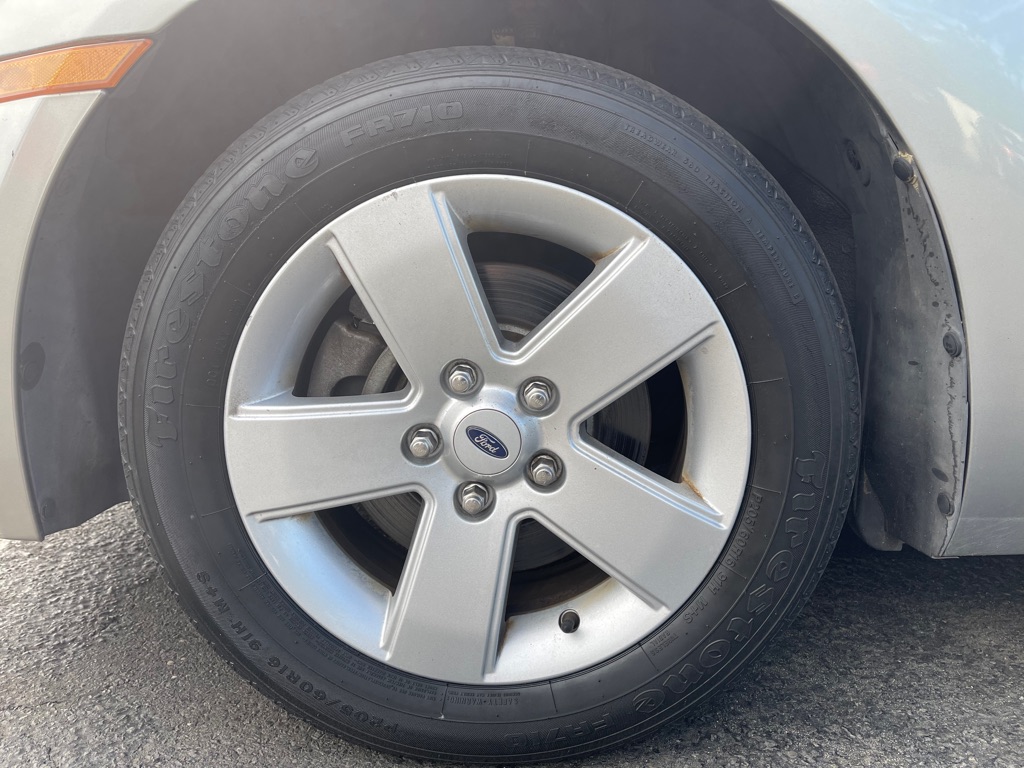 Photo 9 of this FORD FUSION