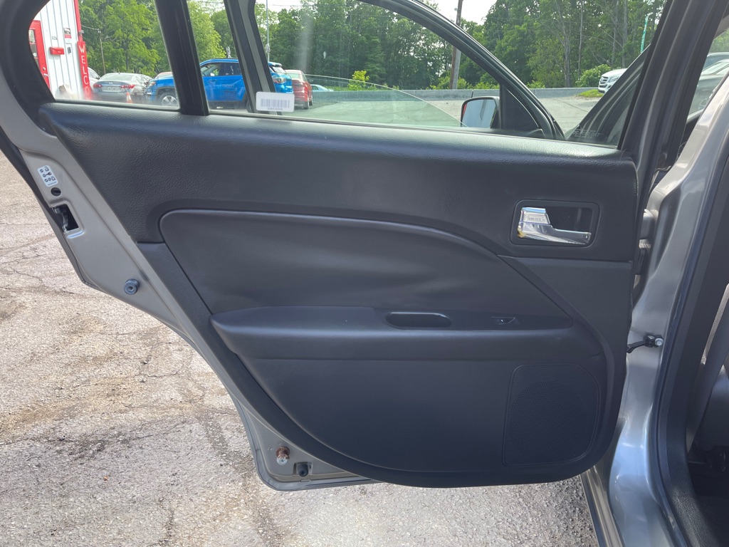 Photo 16 of this FORD FUSION