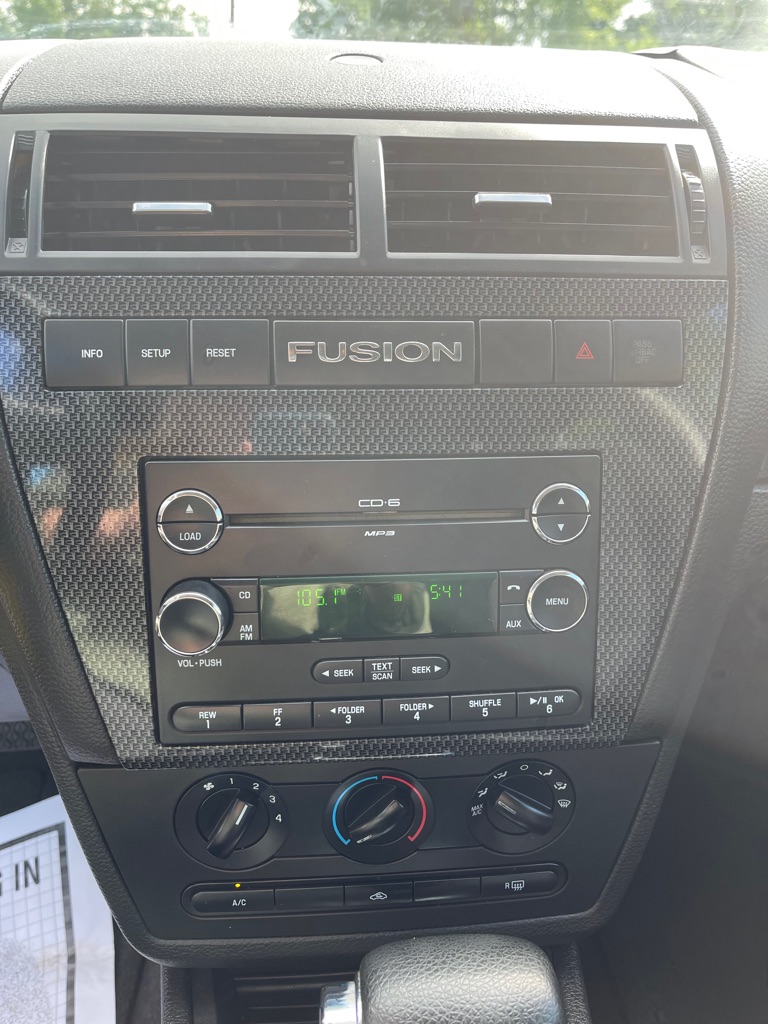 Photo 18 of this FORD FUSION