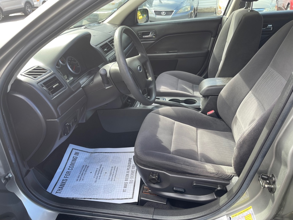 Photo 14 of this FORD FUSION