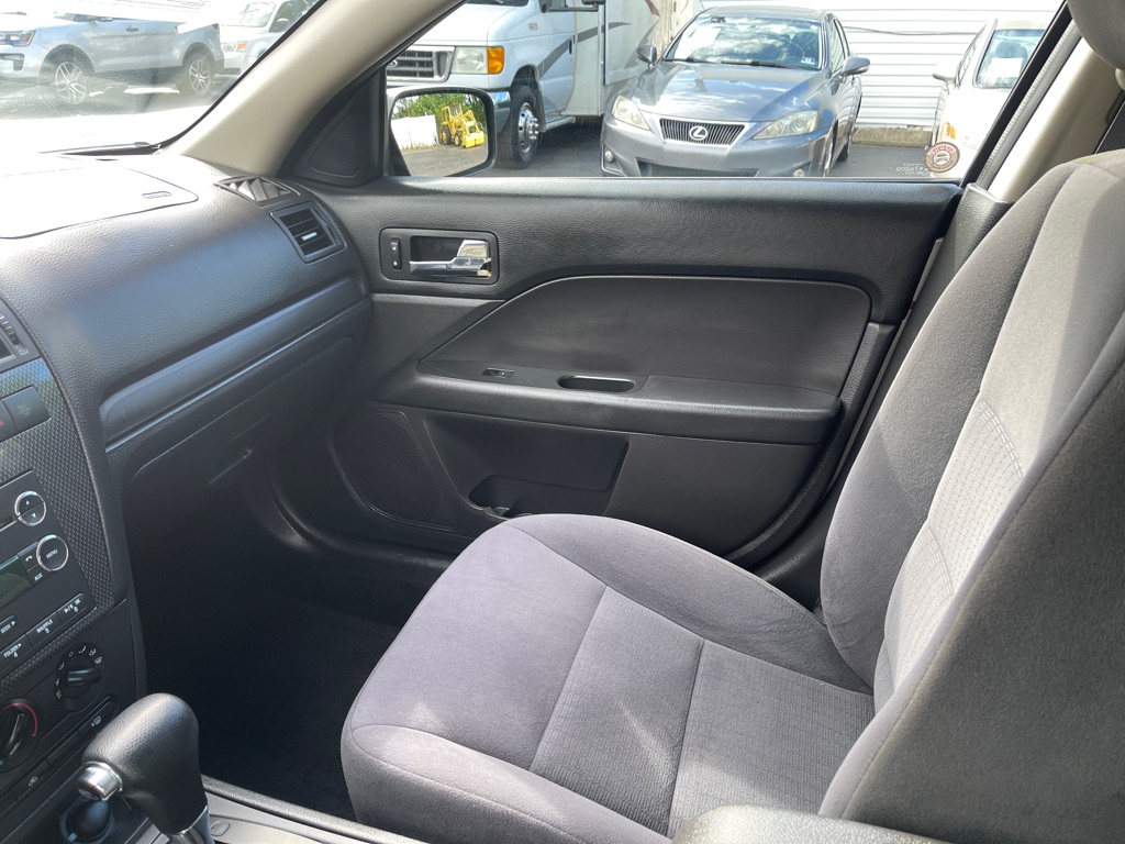 Photo 20 of this FORD FUSION