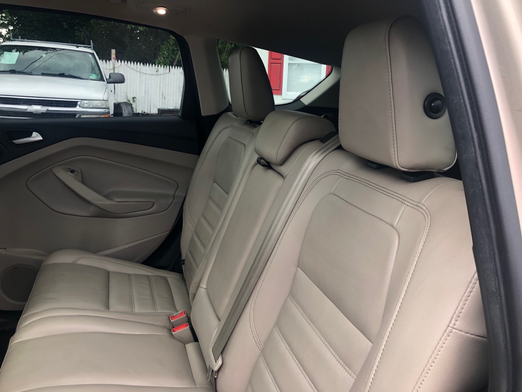 Photo 20 of this FORD ESCAPE