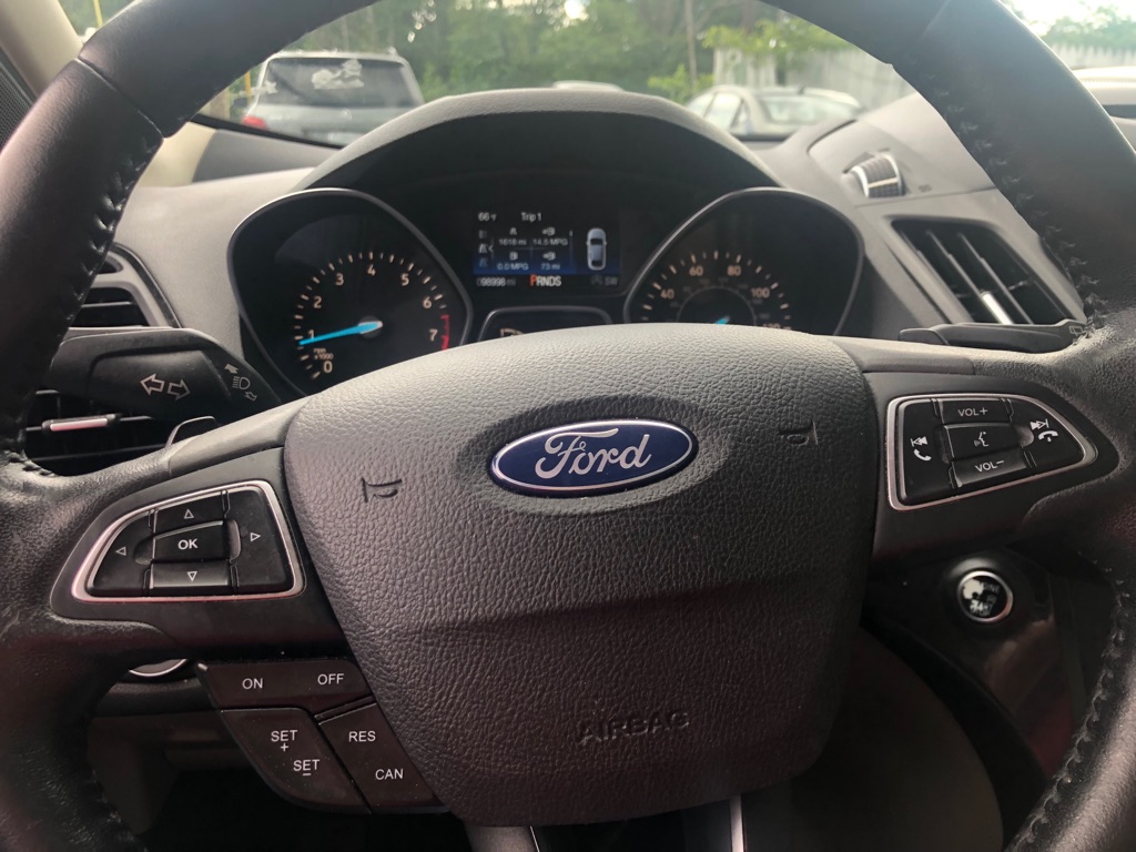Photo 33 of this FORD ESCAPE