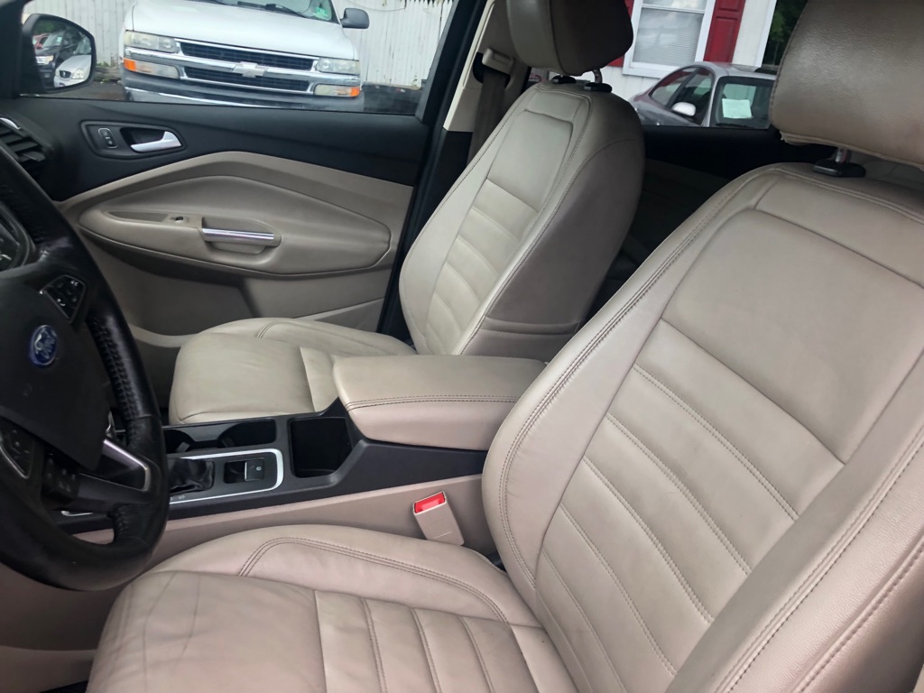 Photo 13 of this FORD ESCAPE
