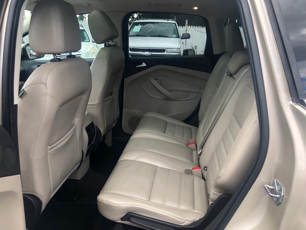 Photo 19 of this FORD ESCAPE